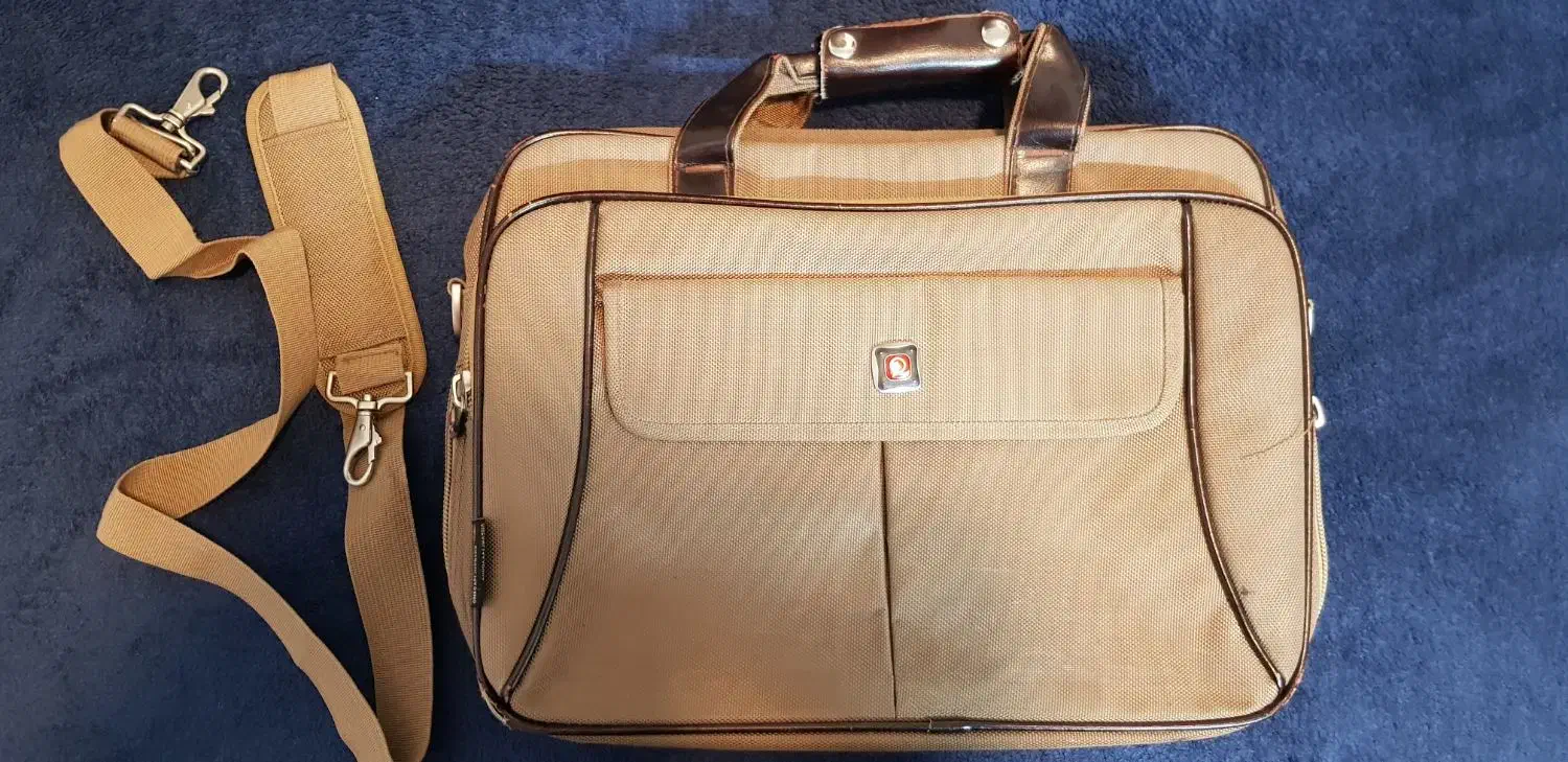 کیف مدرسه و دانشگاه|کیف، کفش، کمربند|اصفهان, ملاصدرا|دیوار