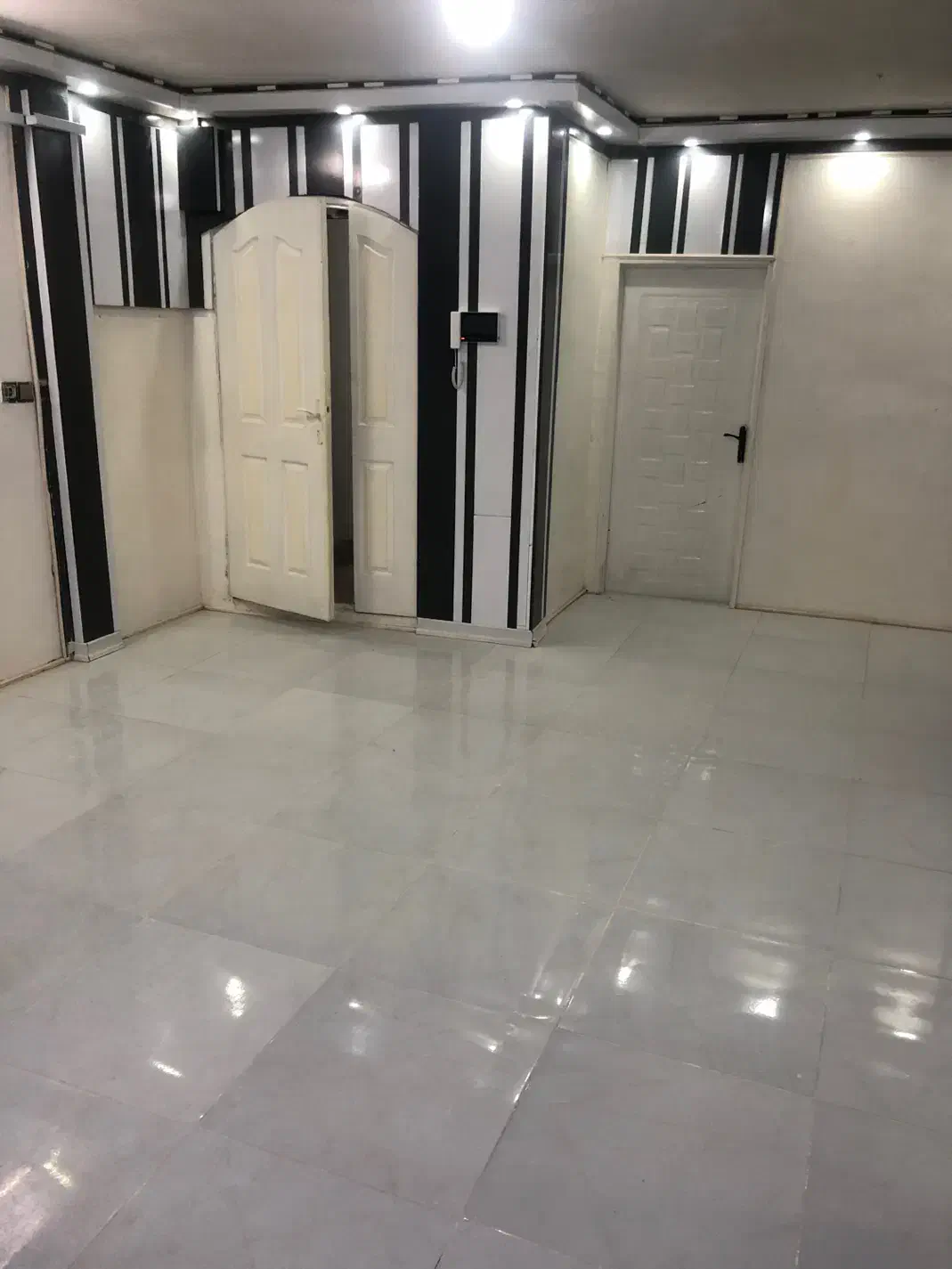 آپارتمان ۷۰متری طبقه سوم حاشیه خیابون|فروش آپارتمان|مشهد, حضرت حجت|دیوار