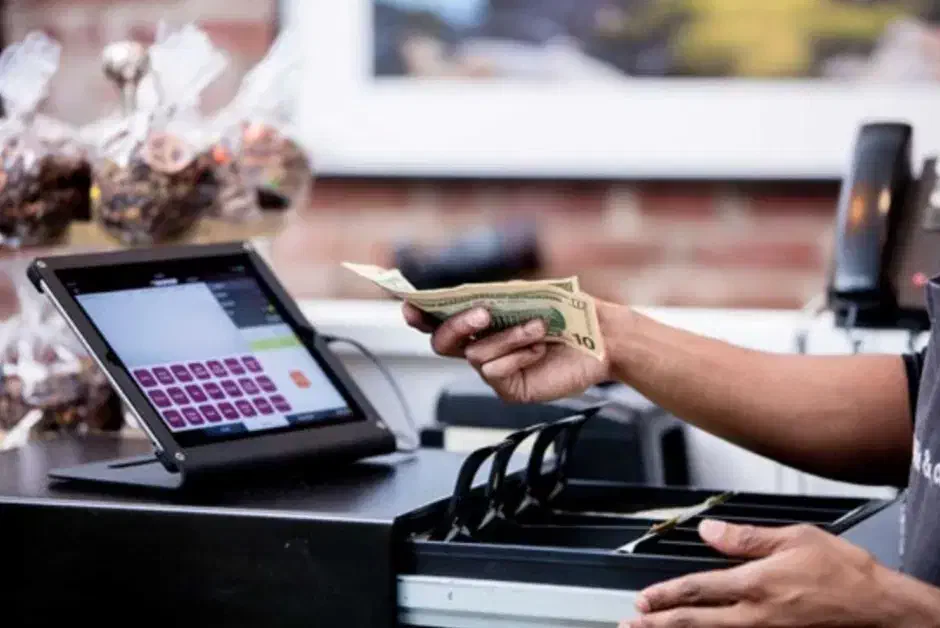 یه نفر خانم صندوقدار جهت کار در رستوران|استخدام خدمات فروشگاه و رستوران|ورامین, شهرک فجر|دیوار