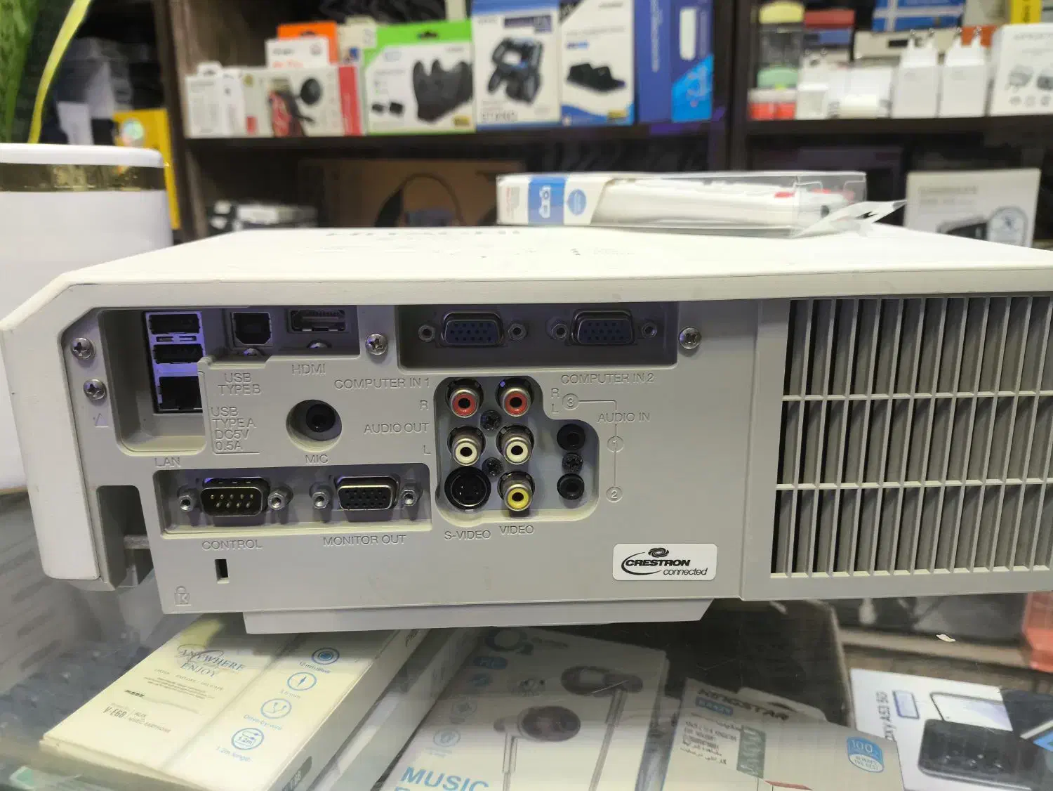 پروژکتور هیتاچی در حد با کنترل و پورت HDMI|تلویزیون و پروژکتور|کرمانشاه, |دیوار