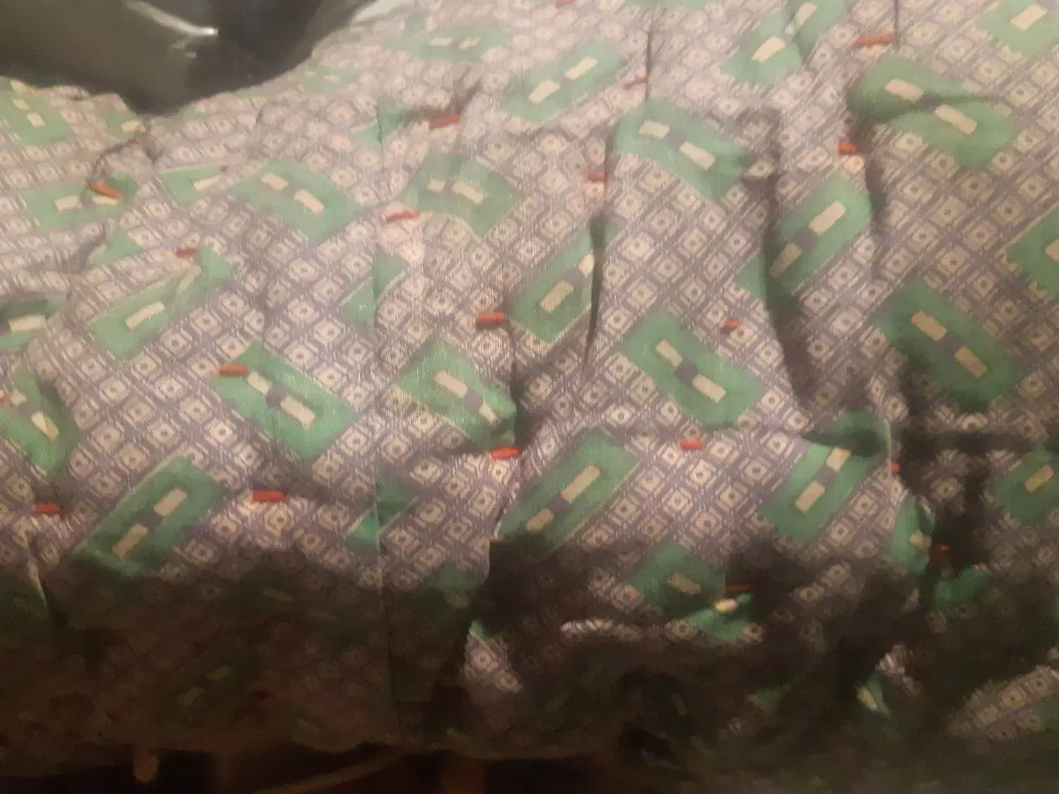 لحاف پشمی|رختخواب، بالش، پتو|مشهد, مشکینی (شهرک غرب)|دیوار