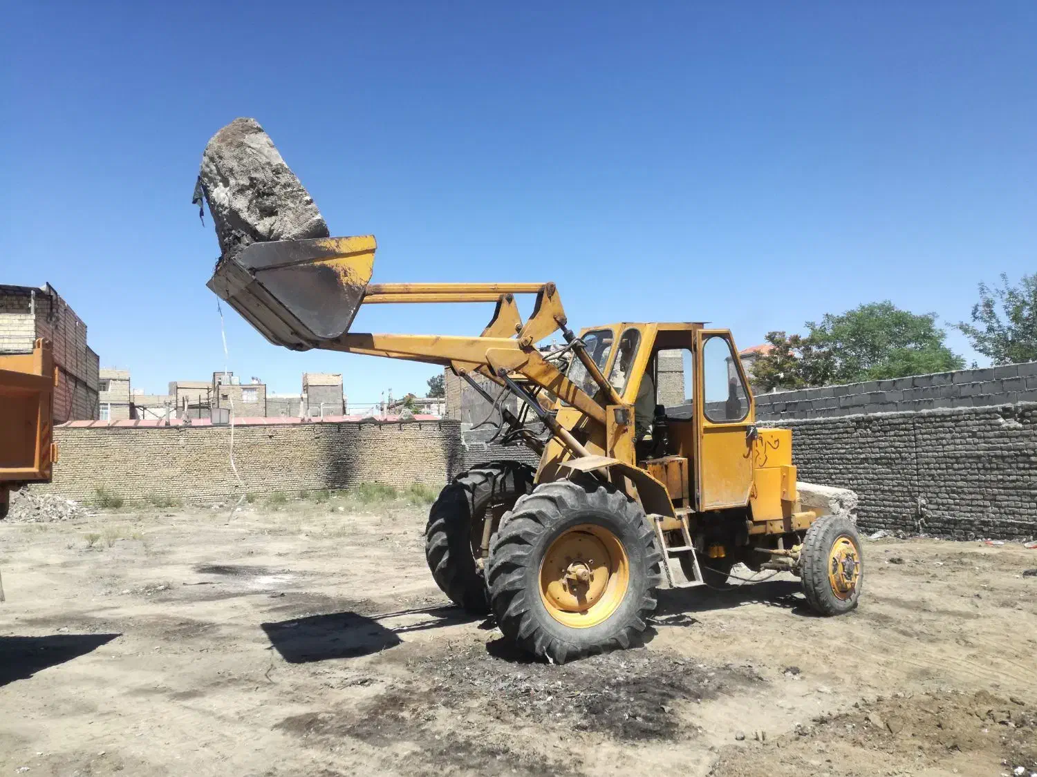 تراکتور بیل عقب جفت دفرانسیل اتاق دار(مینی لودر)|خودرو سنگین|مشهد, باغستان|دیوار