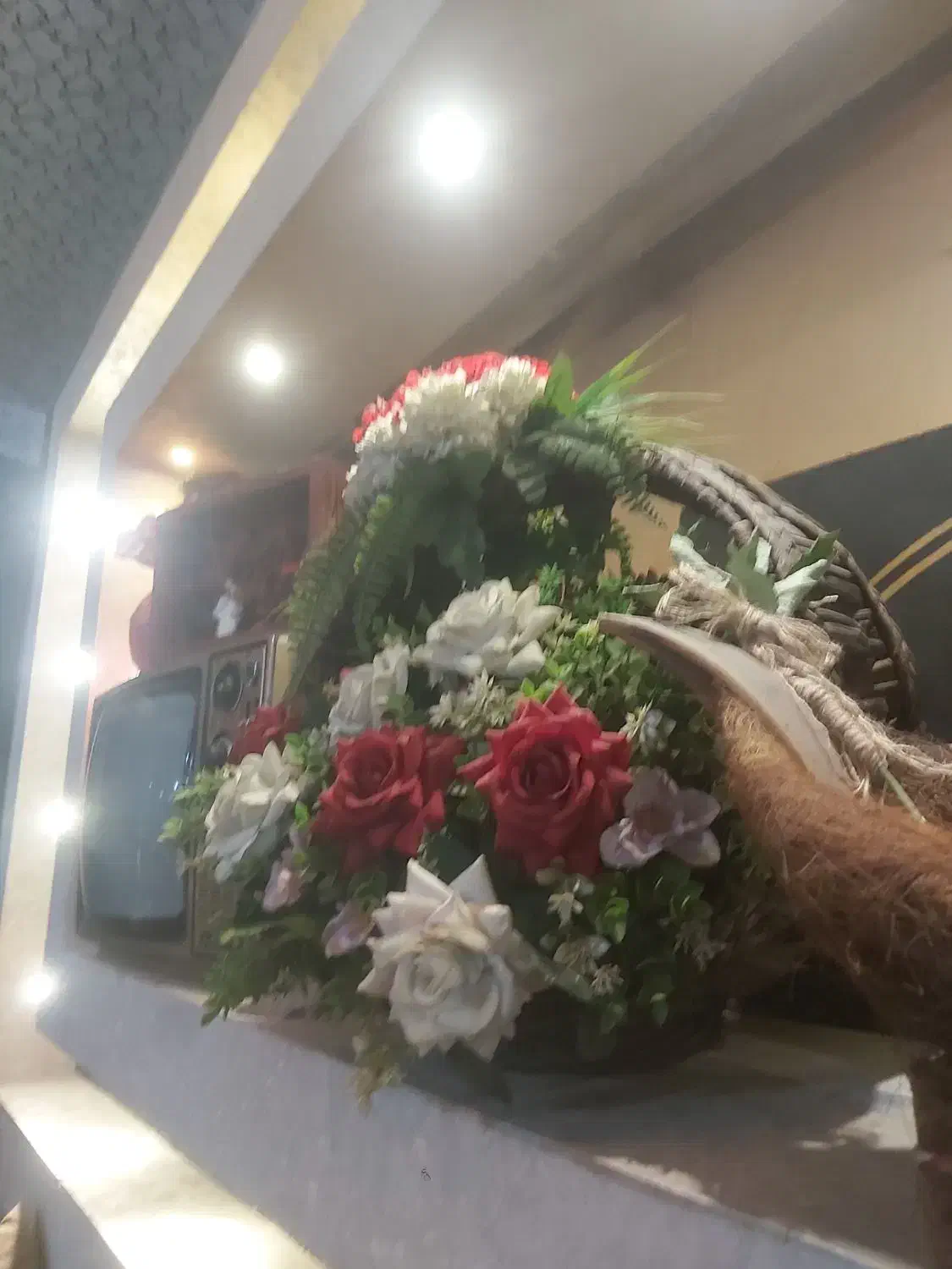 ب دو خانم جهت کار در کافه نیازمندیم|استخدام خدمات فروشگاه و رستوران|ارومیه, |دیوار