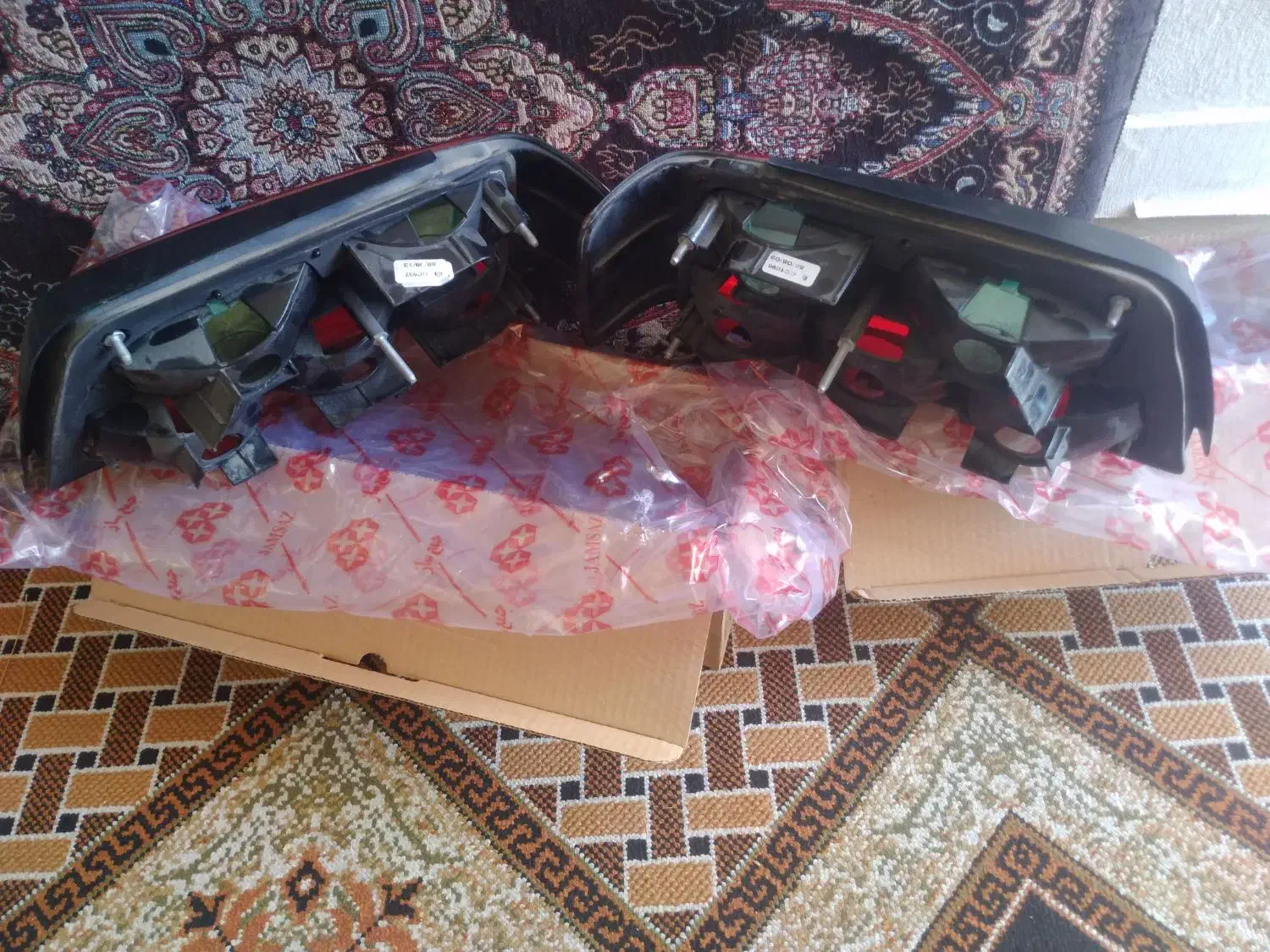 یک جفت چراغ پارس اصلی ۳گل|قطعات یدکی و لوازم جانبی|شیراز, کوشک میدان|دیوار