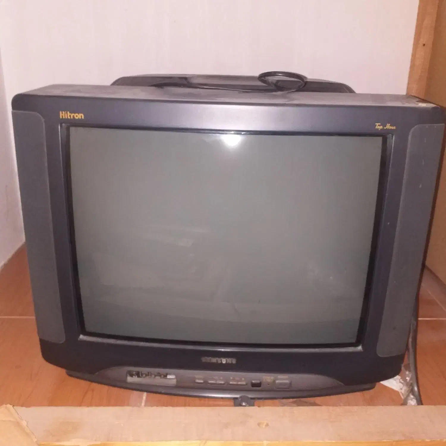 تلویزیون ۲۱ و۱۴ اینچ|تلویزیون و پروژکتور|گنبد کاووس, |دیوار