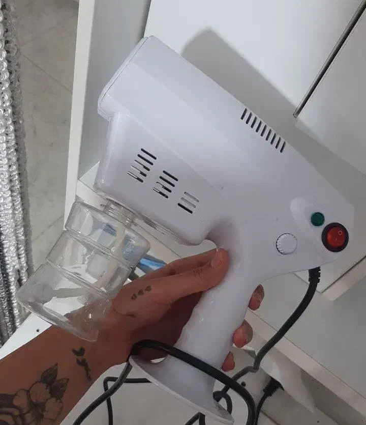 اینه و ماسک مو و شونه|آینه|ساری, |دیوار