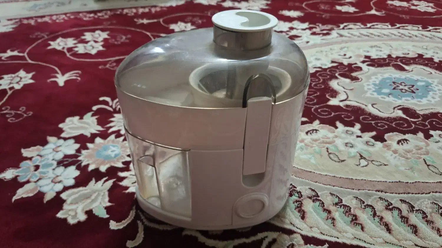 اب میوه گیری برند mannlk 250|آبمیوه‌گیر و آب‌مرکبات‌گیر|اصفهان, بهاران|دیوار