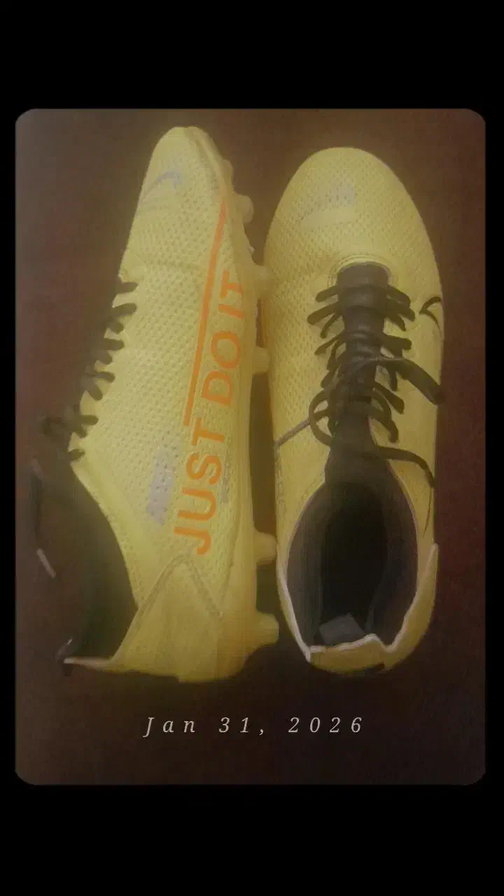 کفش فوتبالی|کیف، کفش، کمربند|گنبد کاووس, |دیوار