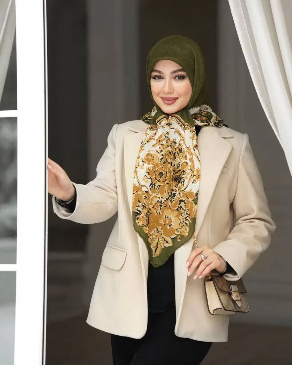 روسری دست‌دوز، کالکشن پاییزه ویشا|لباس|تکاب, |دیوار