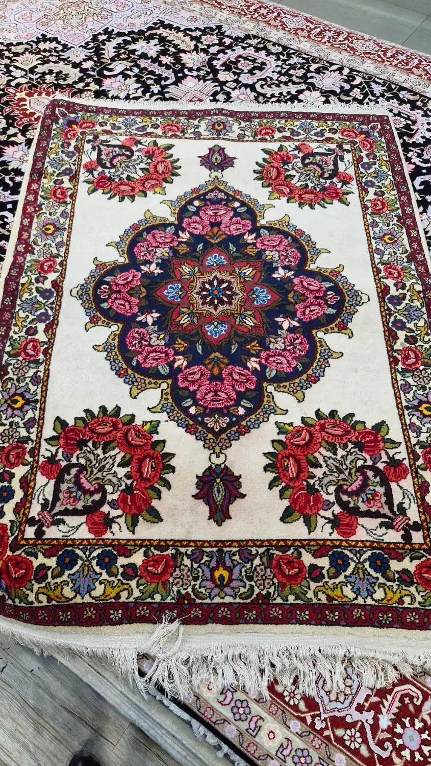 زرع و نیم بختیاری رنگ گیاهی|فرش|تهران, سیمای ایران|دیوار