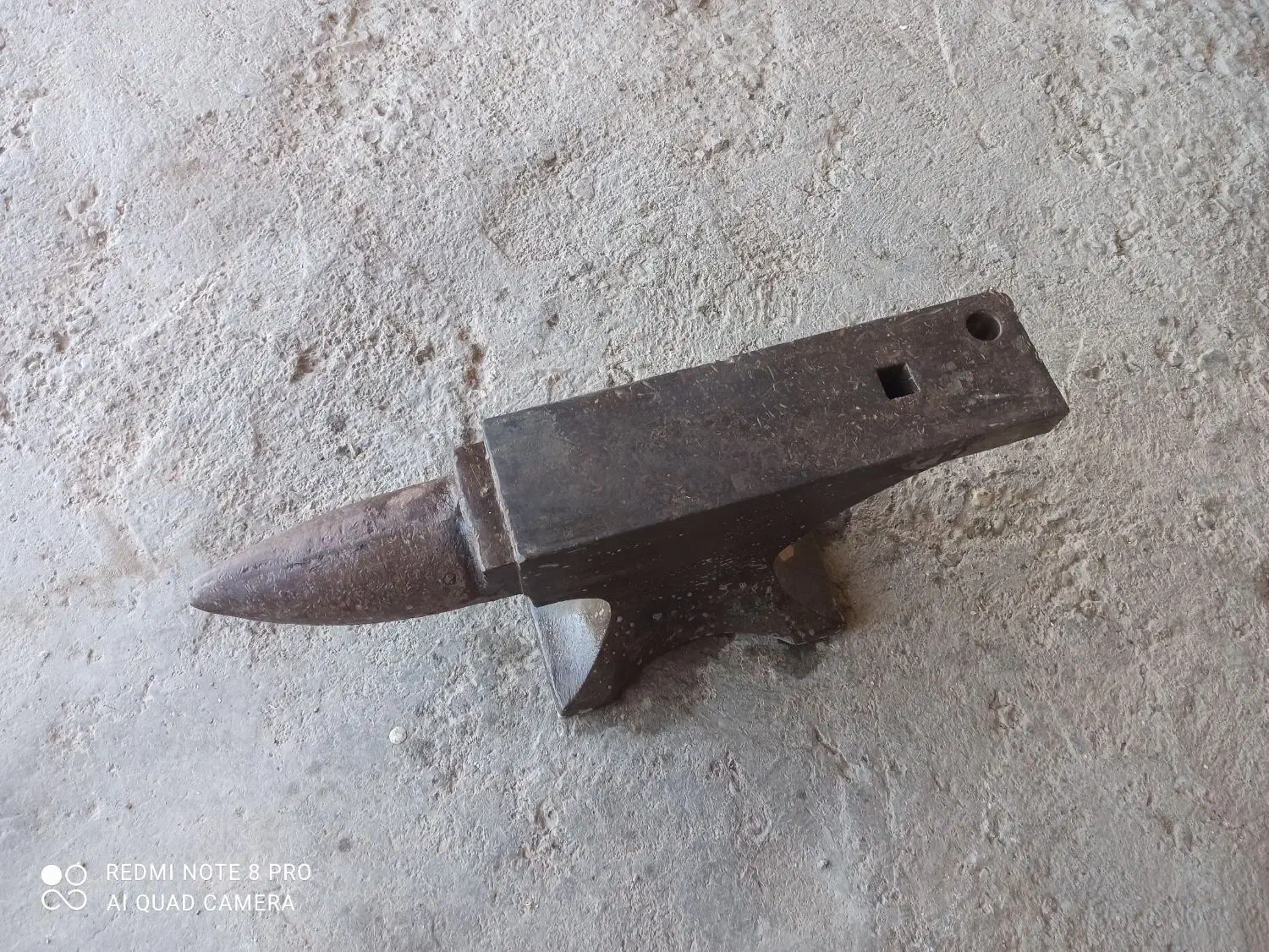 سندان روس قدیمی 85 کیلویی|ابزارآلات|ابهر, |دیوار