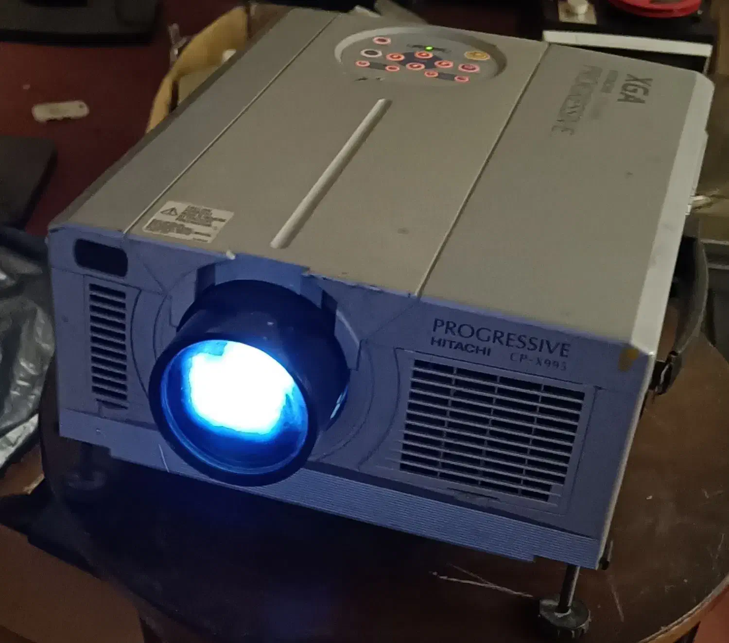 ویدئو پرژکتور هیتاچی . شارپ . پاناسونیک|تلویزیون و پروژکتور|تهران, جوادیه|دیوار