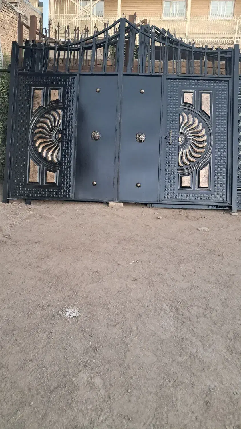 فروش انواع دربهای حیاطی نوبارنگ وطرح های مختلف|مصالح و تجهیزات ساختمان|لردگان, |دیوار