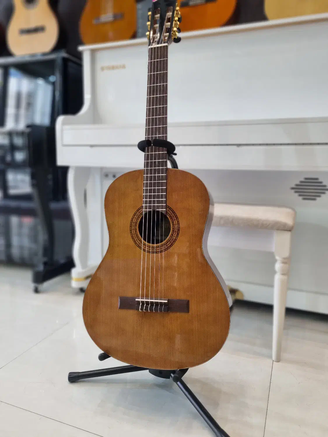 گیتار یاماها مدل C40 ساخت چین|گیتار، بیس، امپلیفایر|اردبیل, |دیوار