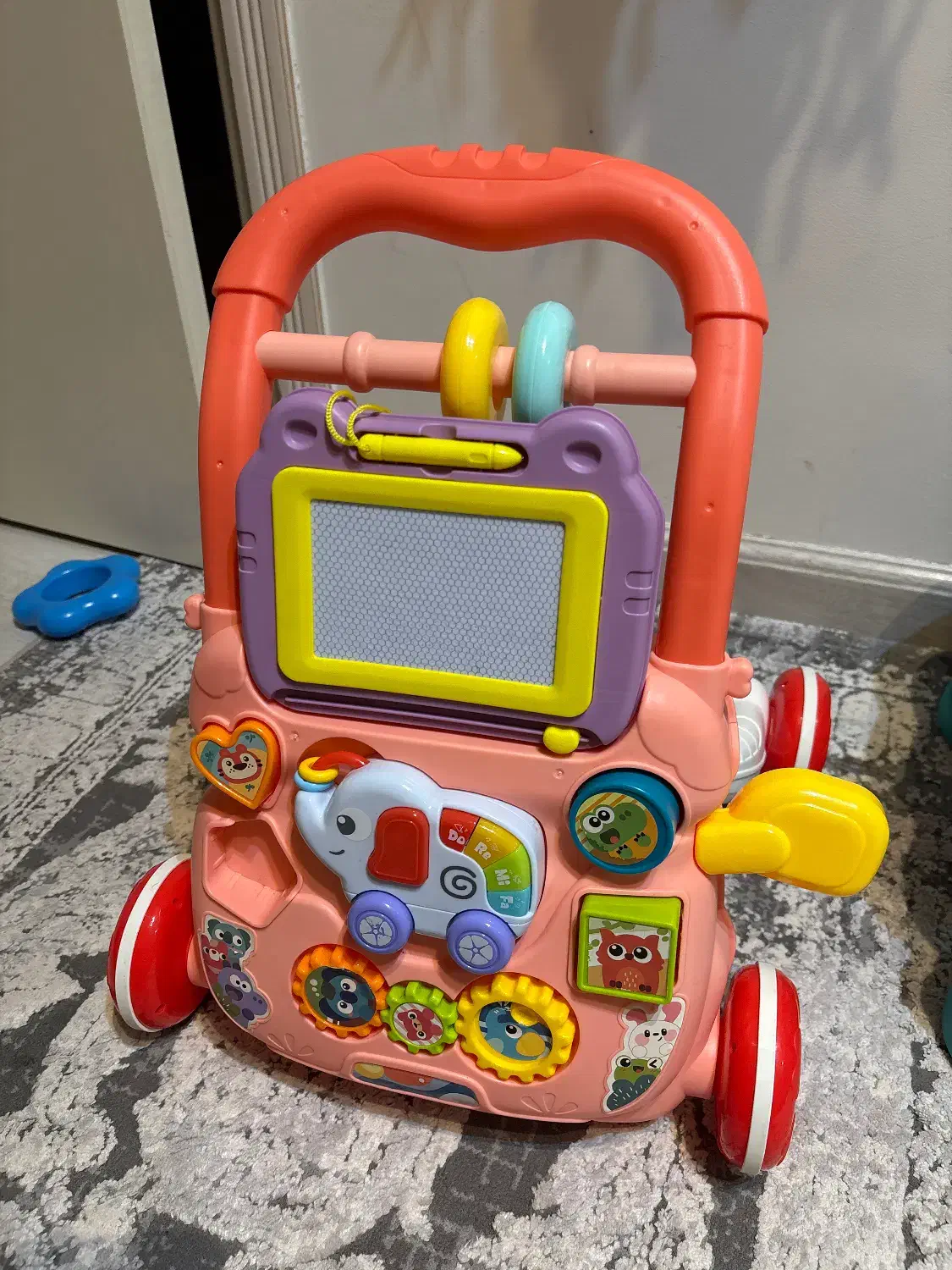 واکر و میز بازی کودک|اسباب و اثاث بچه|بندر انزلی, موج شکن|دیوار