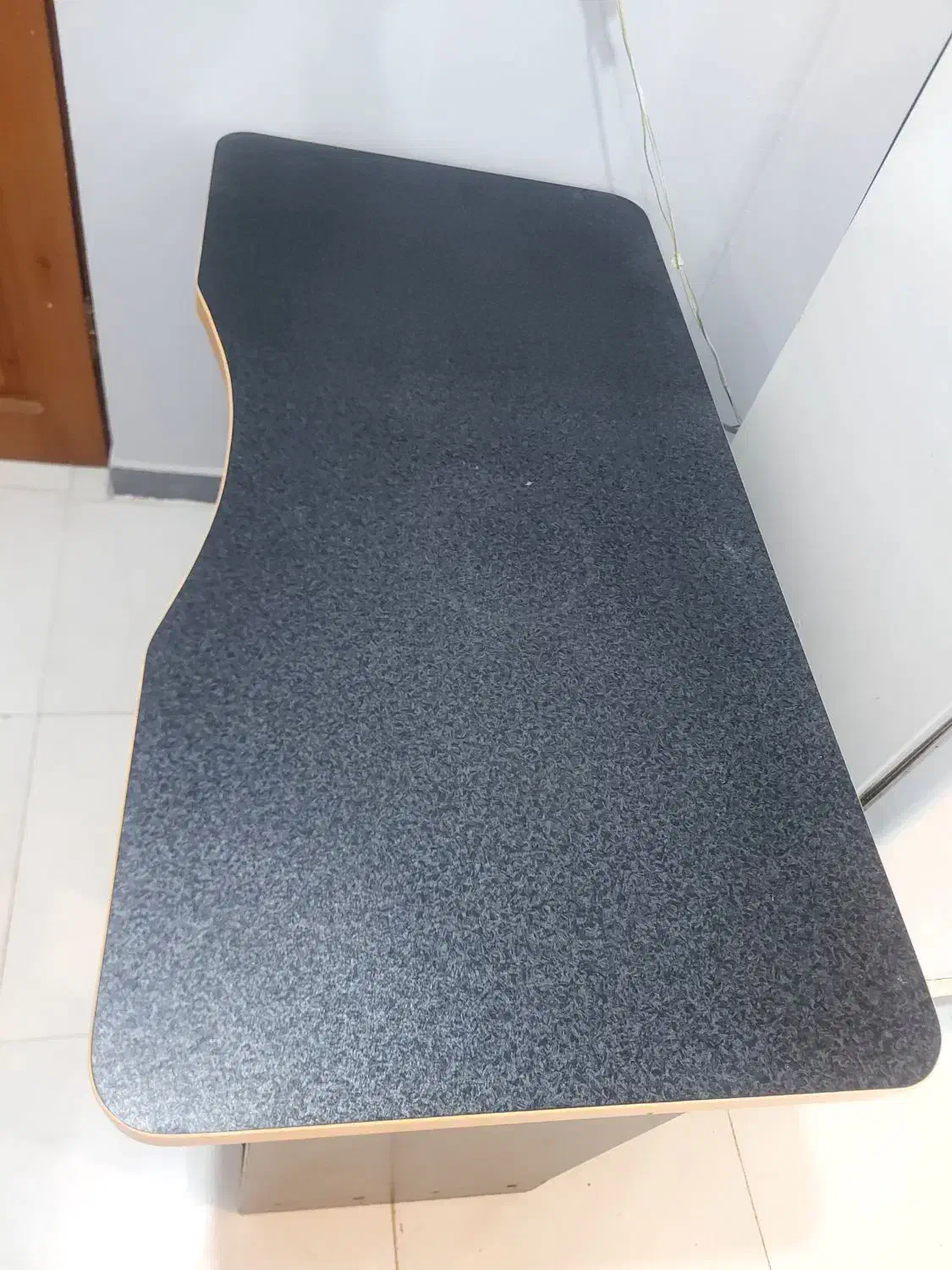 تخت وتشک یک نفره ومیز تحریر دست دوم|تخت و سرویس خواب|قشم, |دیوار