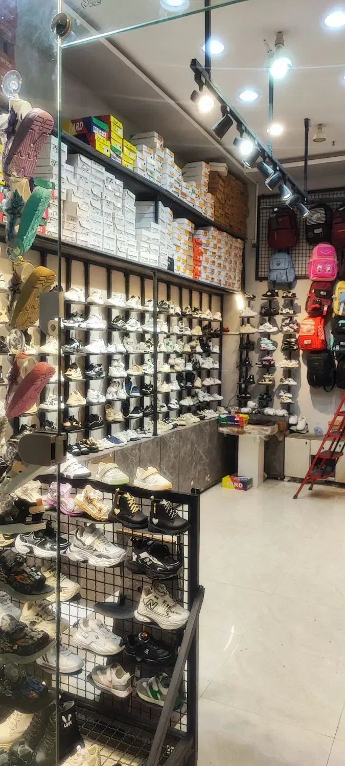 ویترین مغازه دکور کفش|فروشگاه و مغازه|مشهد, گلشور|دیوار