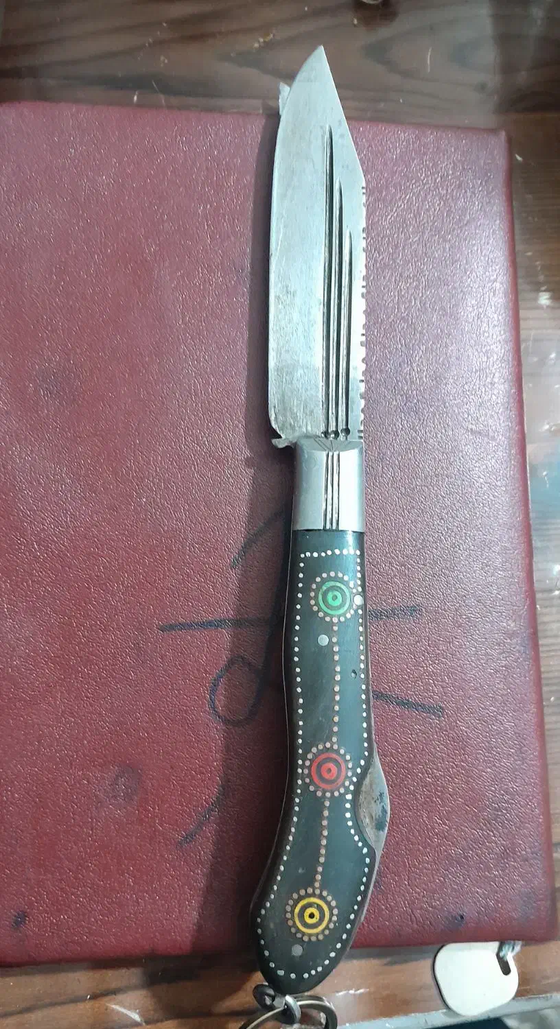 یک عدد چاقو|کلکسیون اشیاء عتیقه|ممقان, |دیوار