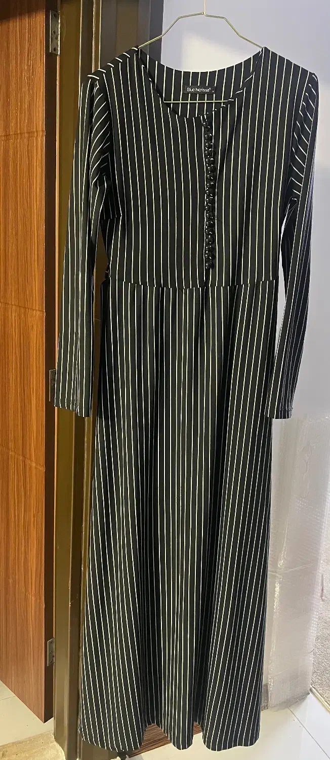 پیراهن بلند|لباس|قم, چهل درخت‎|دیوار