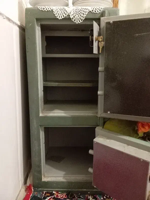 گاوصندوق|ابزارآلات|طاغنکوه, |دیوار