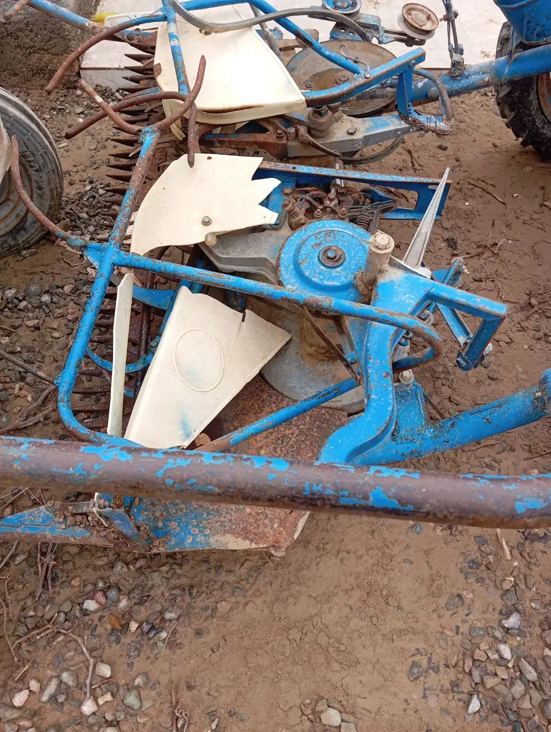 دروگر|ماشین‌آلات صنعتی|هیرمند, |دیوار