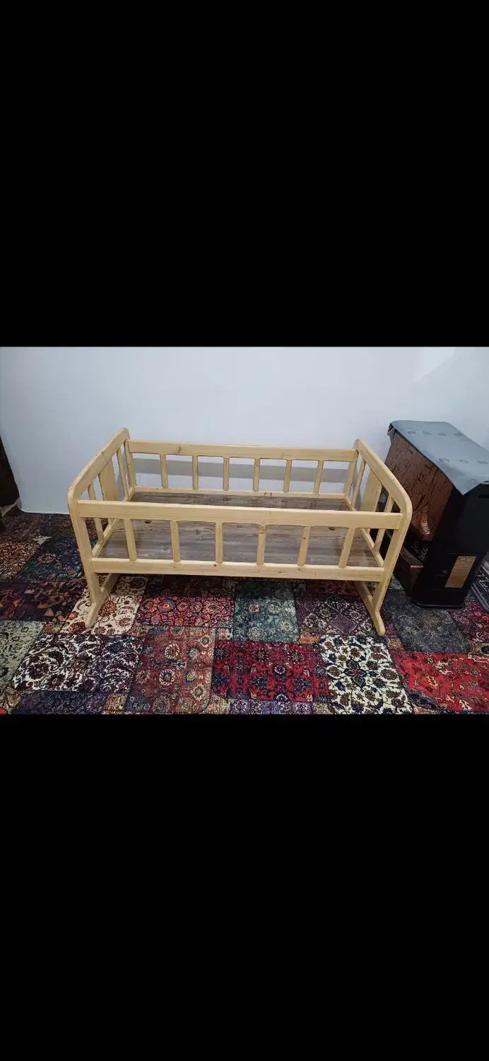 تخت چوبی نوزاد گهواره ای|تخت و صندلی بچه|ایلام, |دیوار