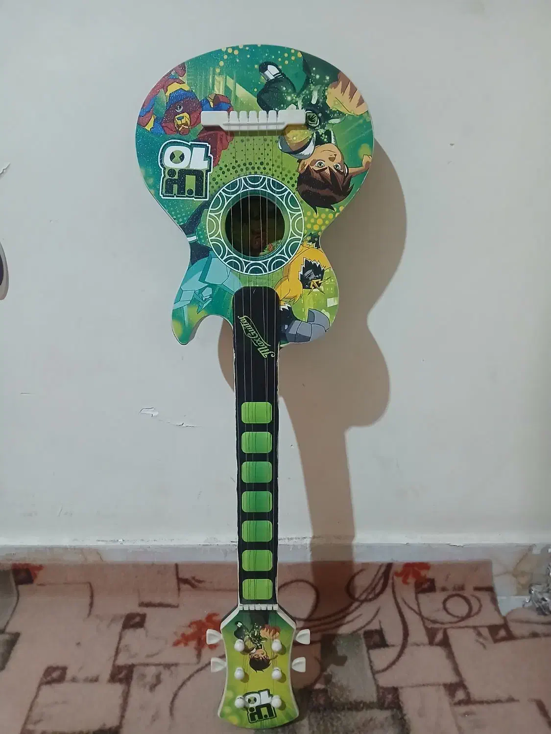 اسباب بازی گیتار|اسباب‌بازی بچه|اندیشه, شهرک صدف|دیوار