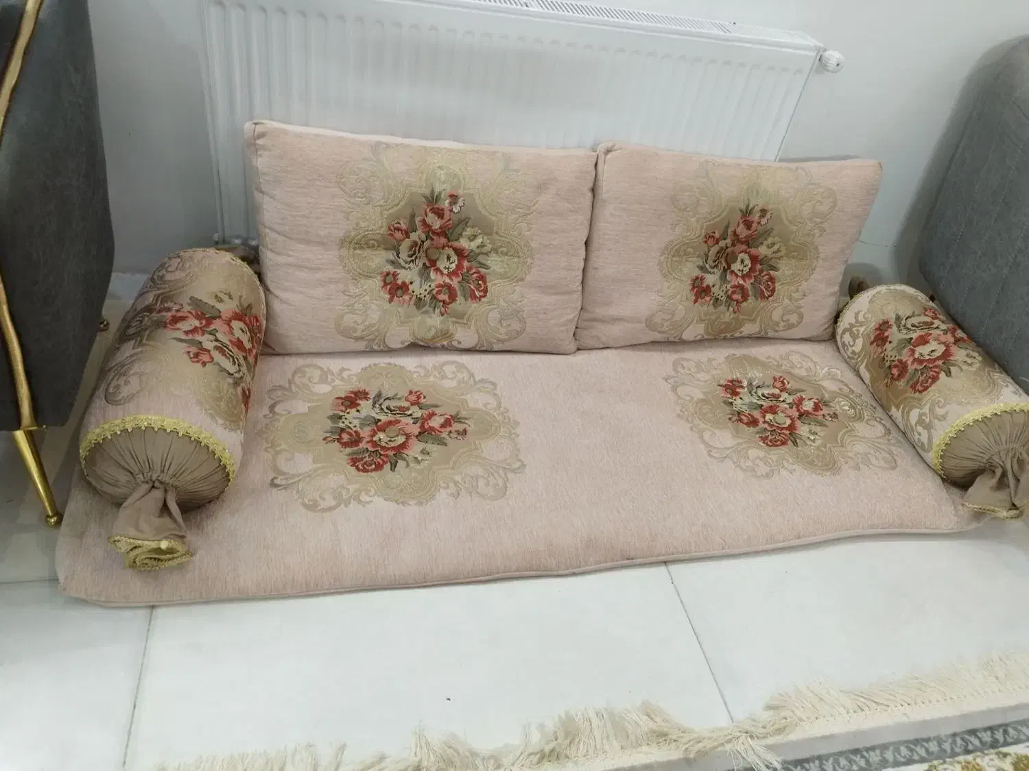 کناره سلطنتی|پشتی|مشهد, امیر|دیوار