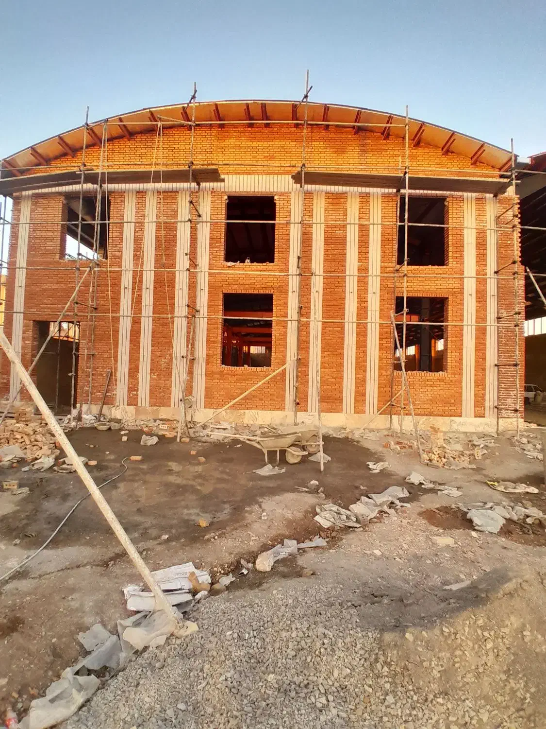 کاردر شهرک صنعتی ۲ کارگر ساختمانی|استخدام معماری، عمران و ساختمانی|نمین, |دیوار