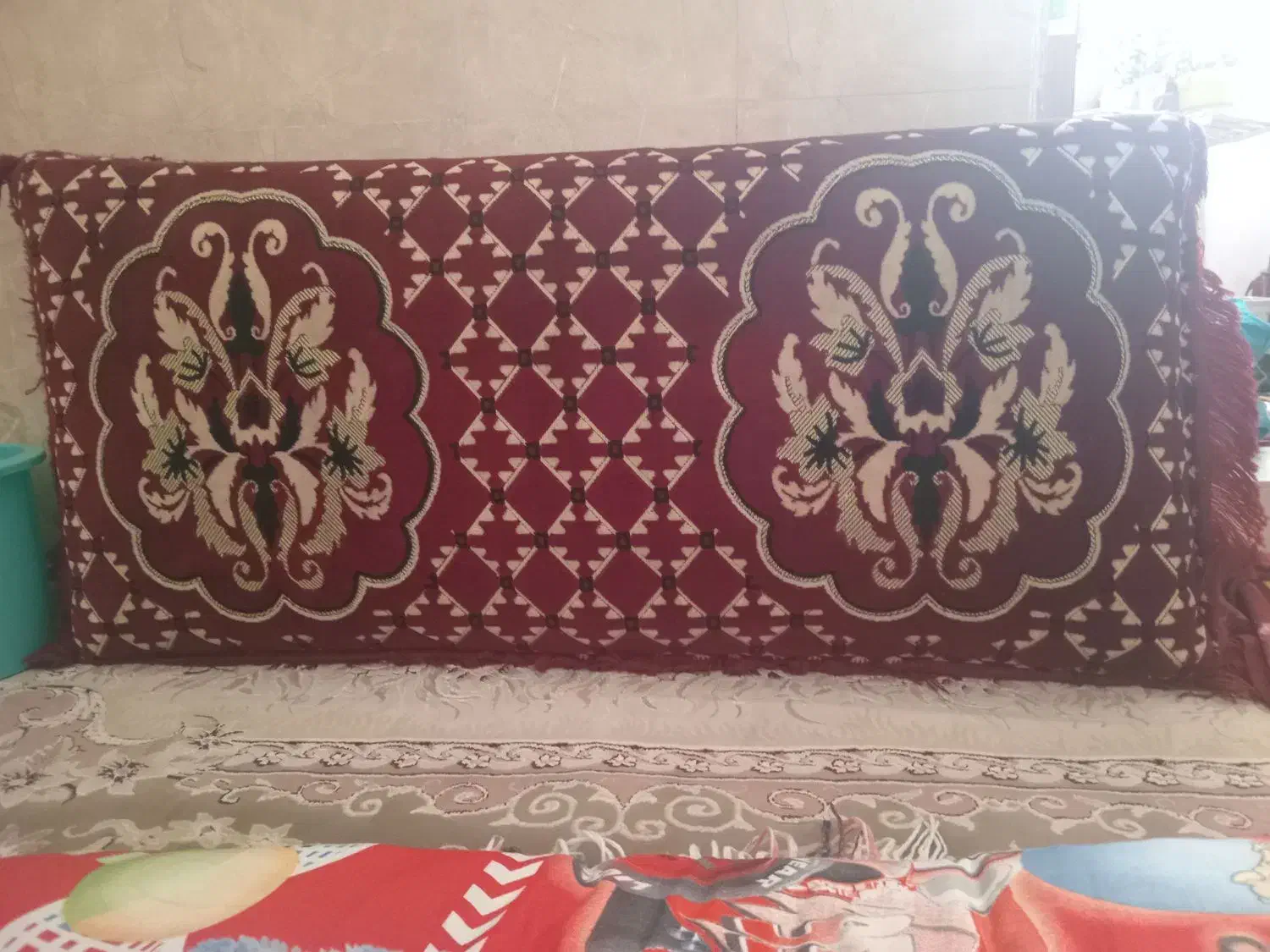 پشتی|پشتی|مشهد, پایگاه شکاری|دیوار