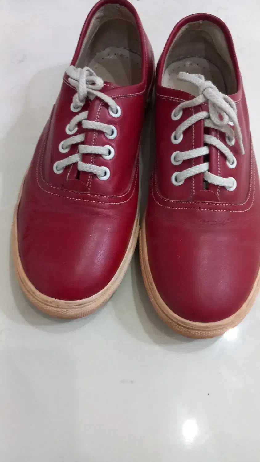 ۲ جفت کفش کتانی زنانه|کیف، کفش، کمربند|اندیشه, اندیشه فاز ۱|دیوار