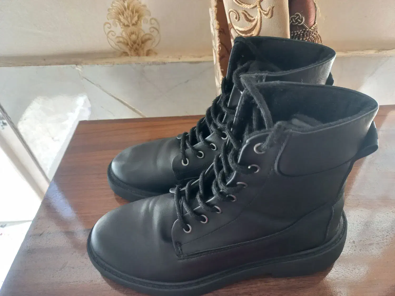 نیم بوت|کیف، کفش، کمربند|تربتحیدریه, حسنی بالا|دیوار