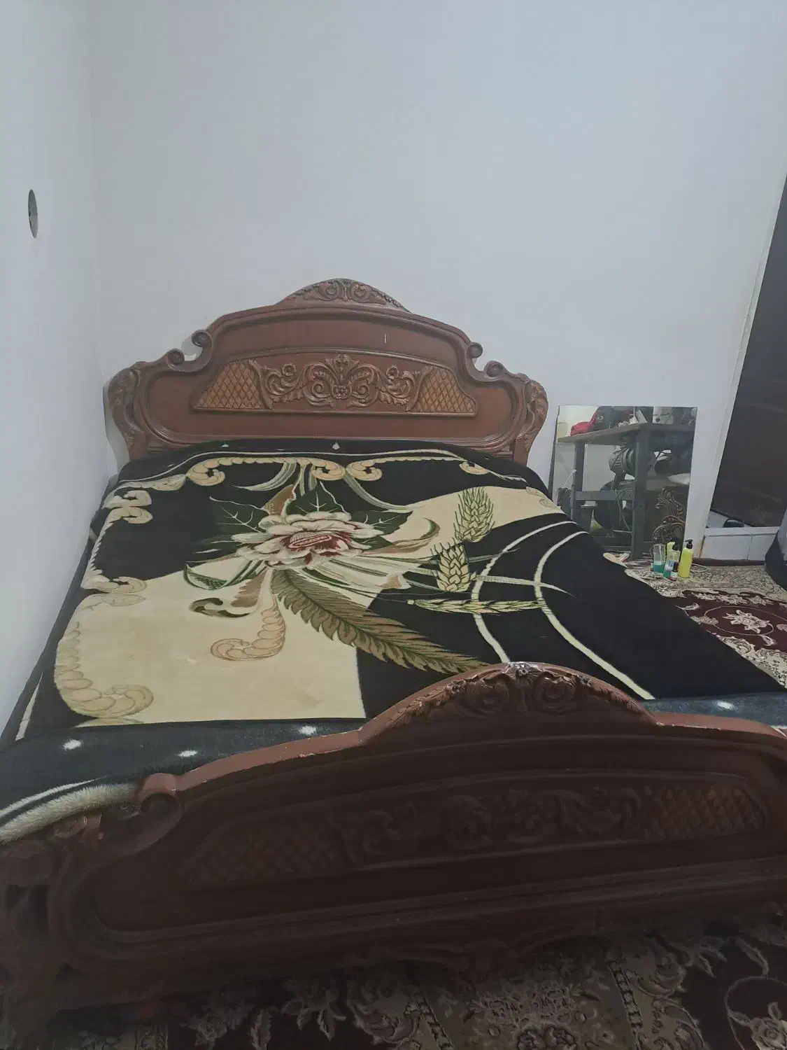 تخت دو نفره ی چوب|تخت و سرویس خواب|مشهد, فرهنگیان (شهرک غرب)|دیوار