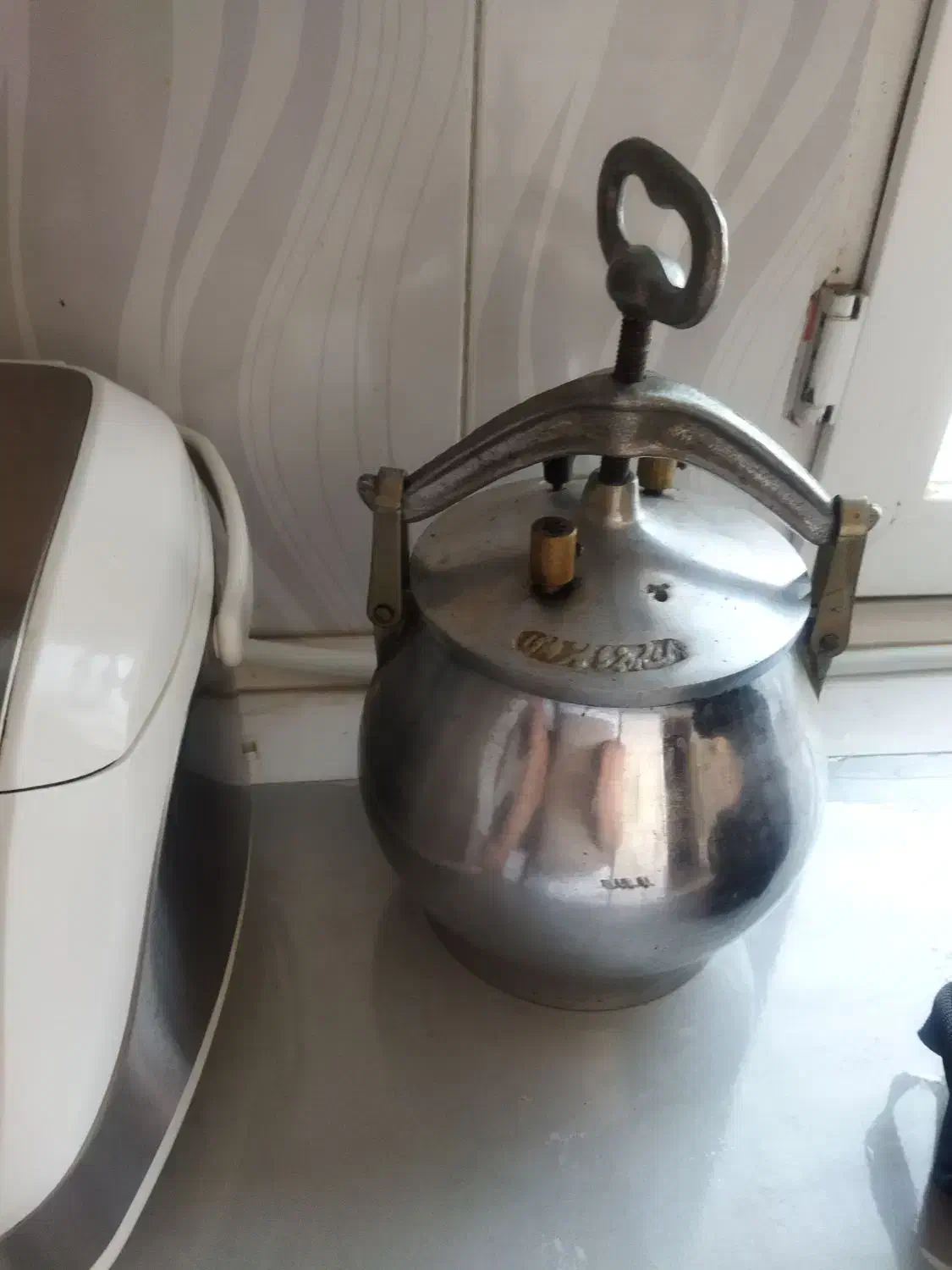 زود پز|ظروف پخت‌وپز|گلبهار, شهر جدید گلبهار|دیوار