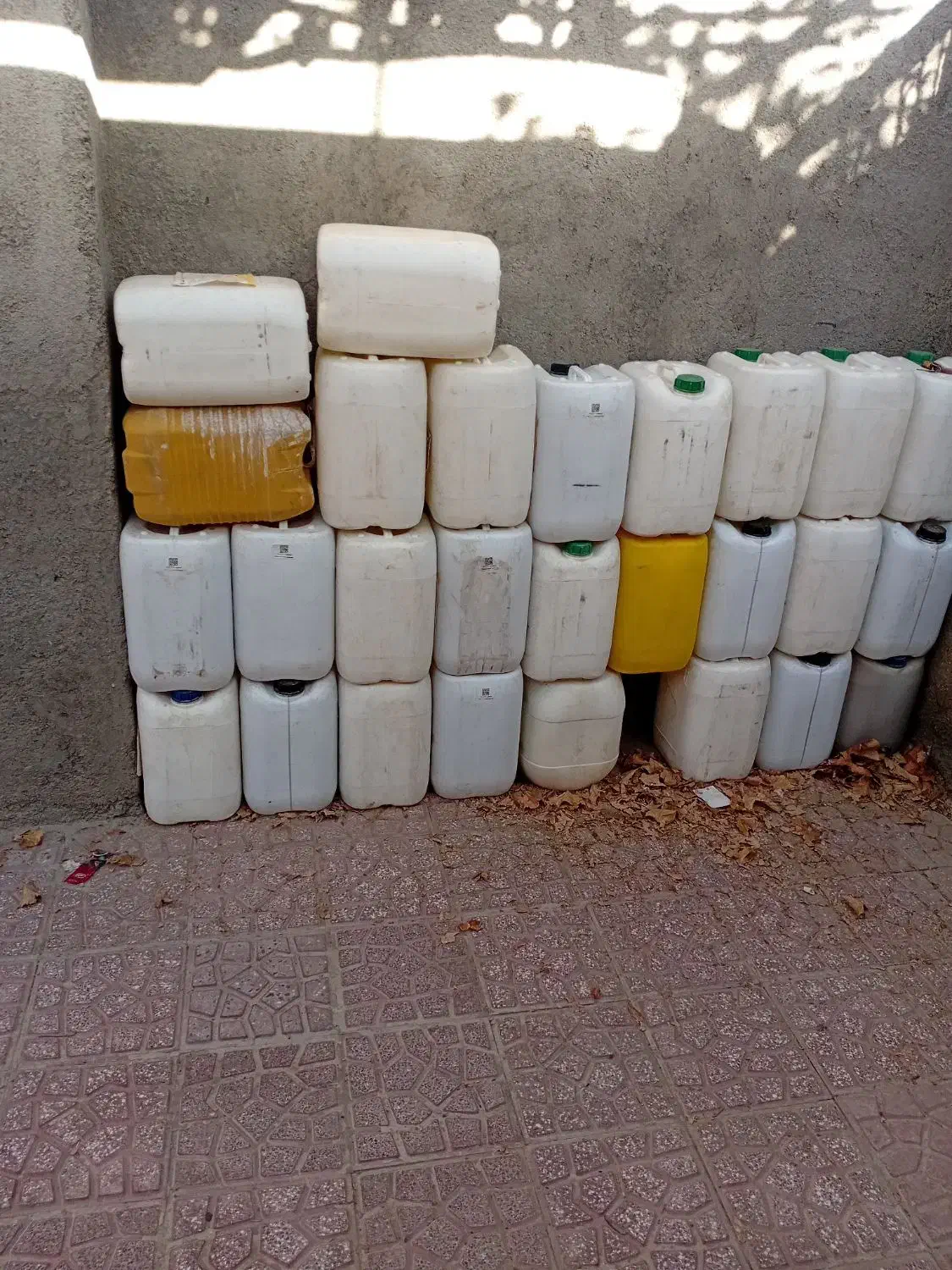 دبه ۲۰ لیتری دانه ۳۰ تومن|ظروف نگهدارنده، پلاستیکی، یک‌بارمصرف|تربت‌حیدریه, بالا ولایت|دیوار