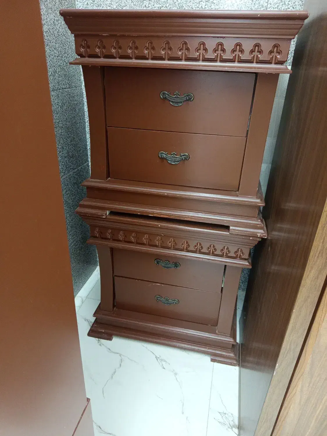 دو عدد پاتختی و یک عدد کمد|تخت و سرویس خواب|اسلامشهر, شهرک مهدیه|دیوار