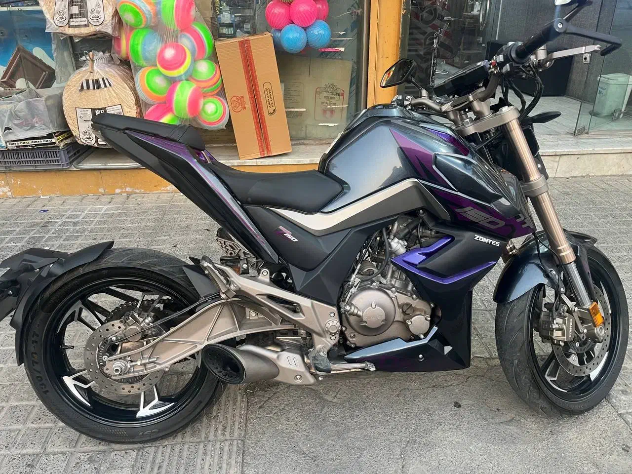 موتور زونتس|موتورسیکلت|فردیس, نسترن غربی|دیوار