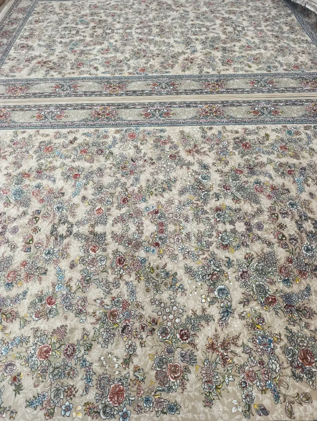 پنج عدد فرش 2/3بخاطر نیاز مالی می فروشم|فرش|مهاباد (آذربایجان غربی), |دیوار