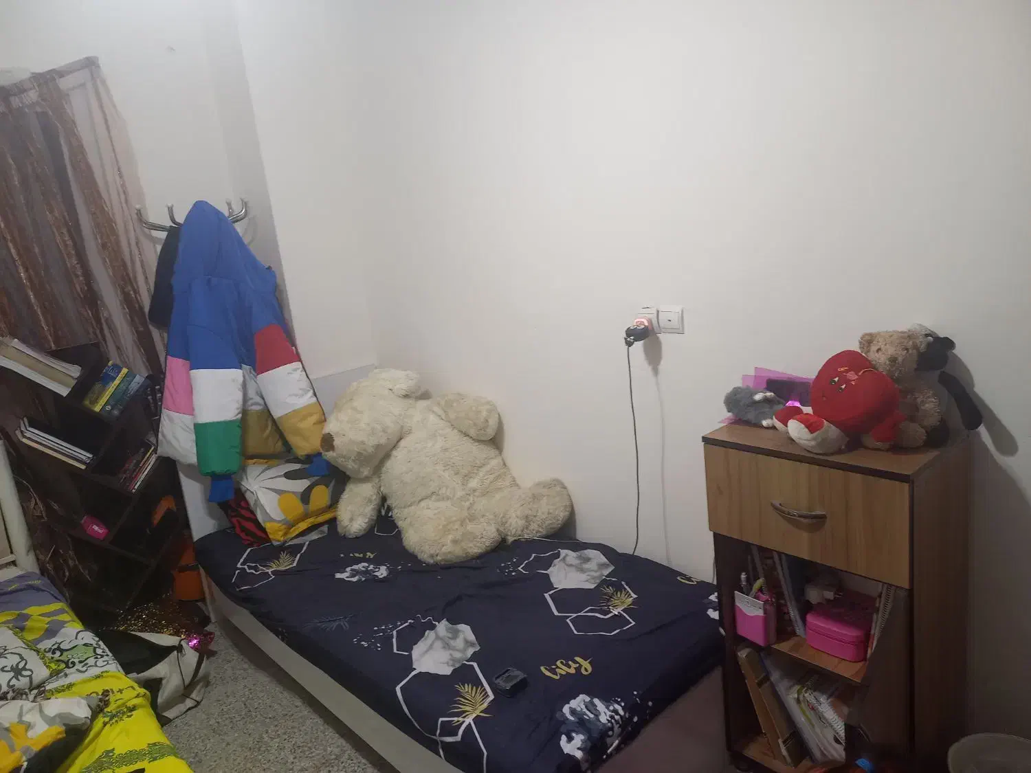 همخونه خانم مثل خواهر میخوام|اجارهٔ آپارتمان|اصفهان, بهارستان|دیوار