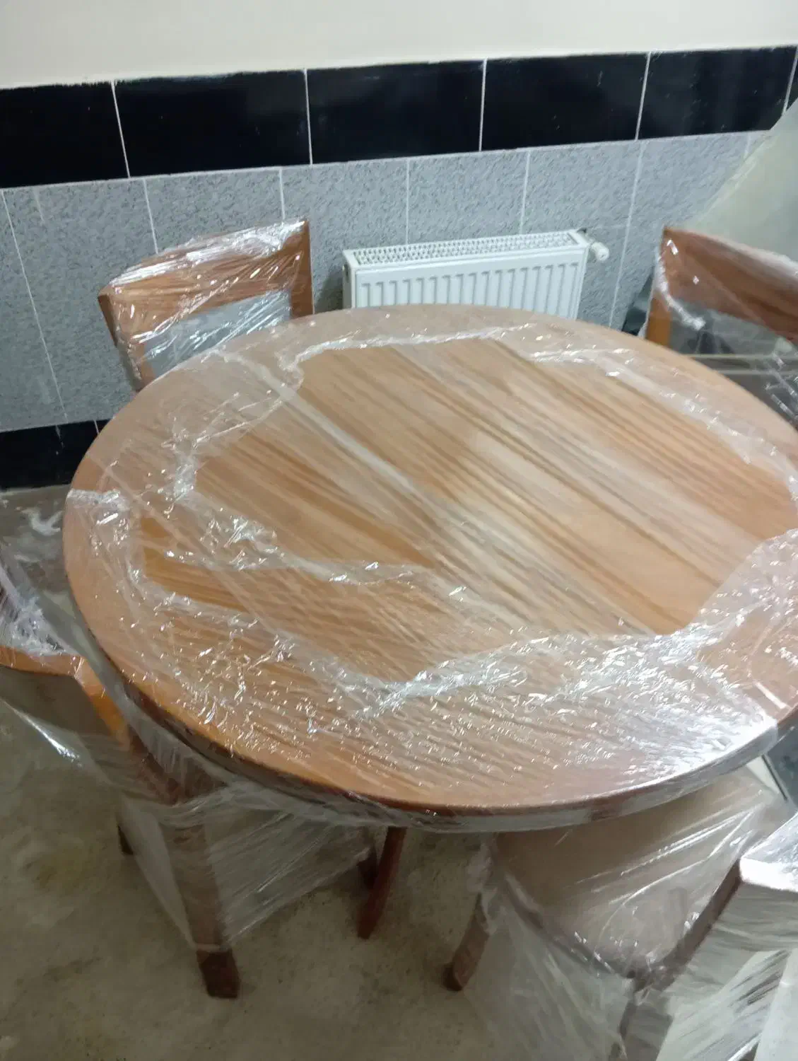 میز غذاخوری|میز و صندلی غذاخوری|قم, کلهری|دیوار