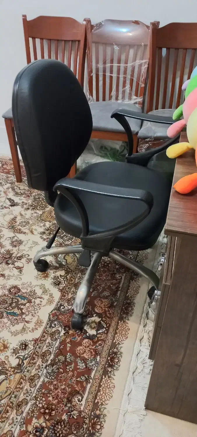 کتابخانه و میز تحریر و صندلی چرخ دار|میز تحریر و کامپیوتر|اهواز, گلستان|دیوار