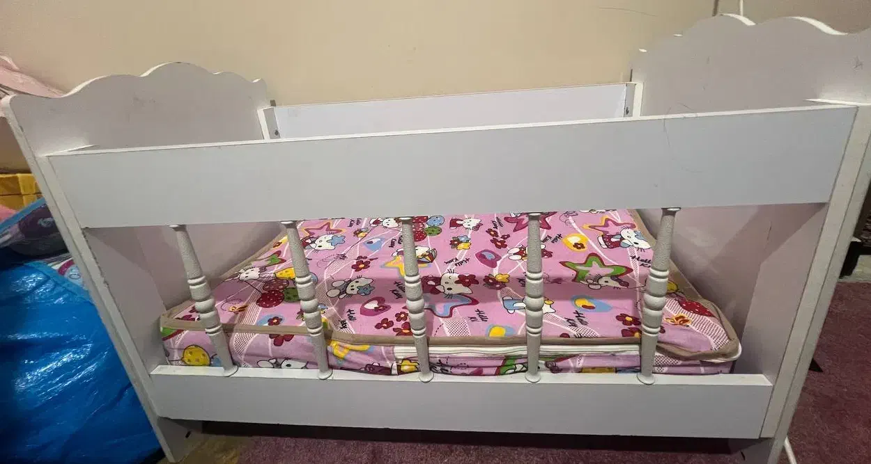 تخت نوزاد|تخت و صندلی بچه|چابهار, |دیوار