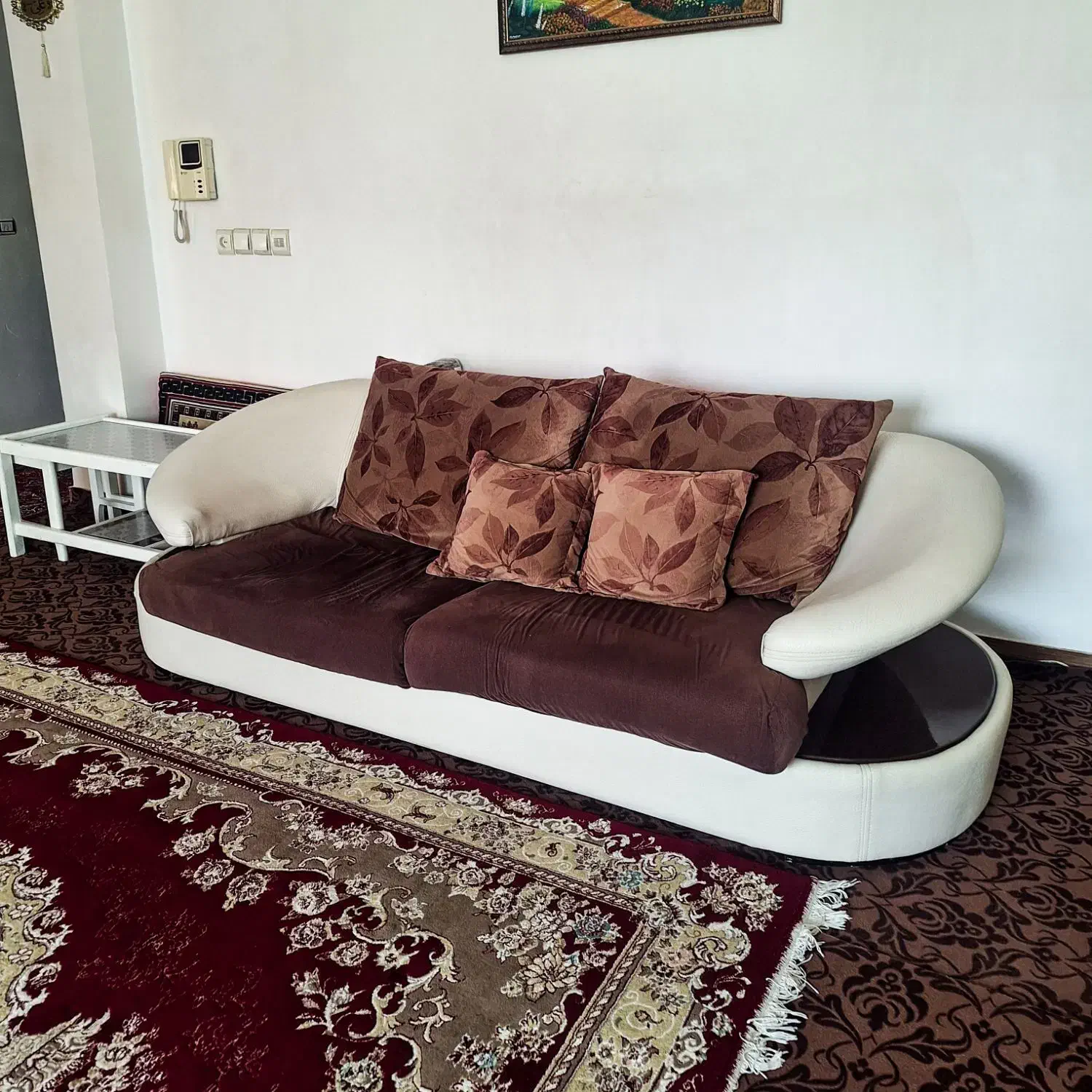 مبل ۷ نفره دست ساز چرم|مبلمان خانگی و میز عسلی|رشت, توشیبا|دیوار