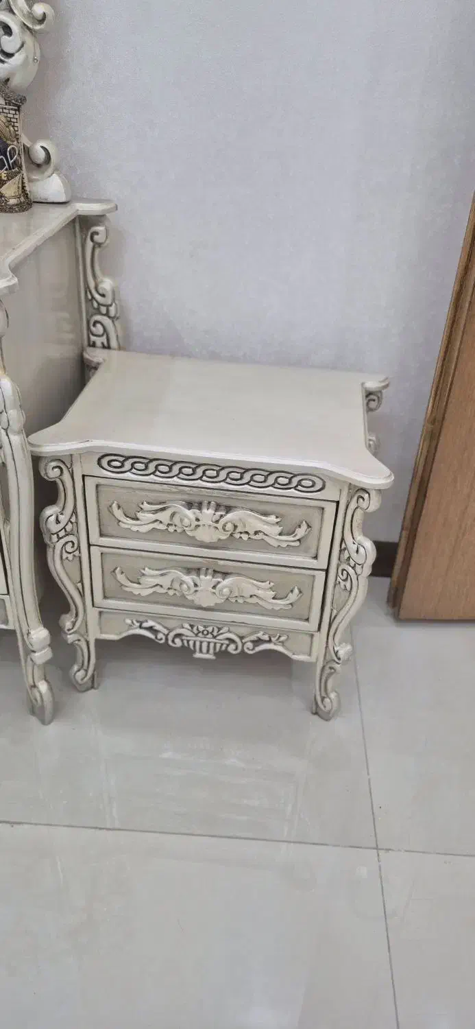 تخت و کمدو ب همراه تشک میزو آینه با دوتا پاتختی|تخت و سرویس خواب|فولادشهر, C1|دیوار