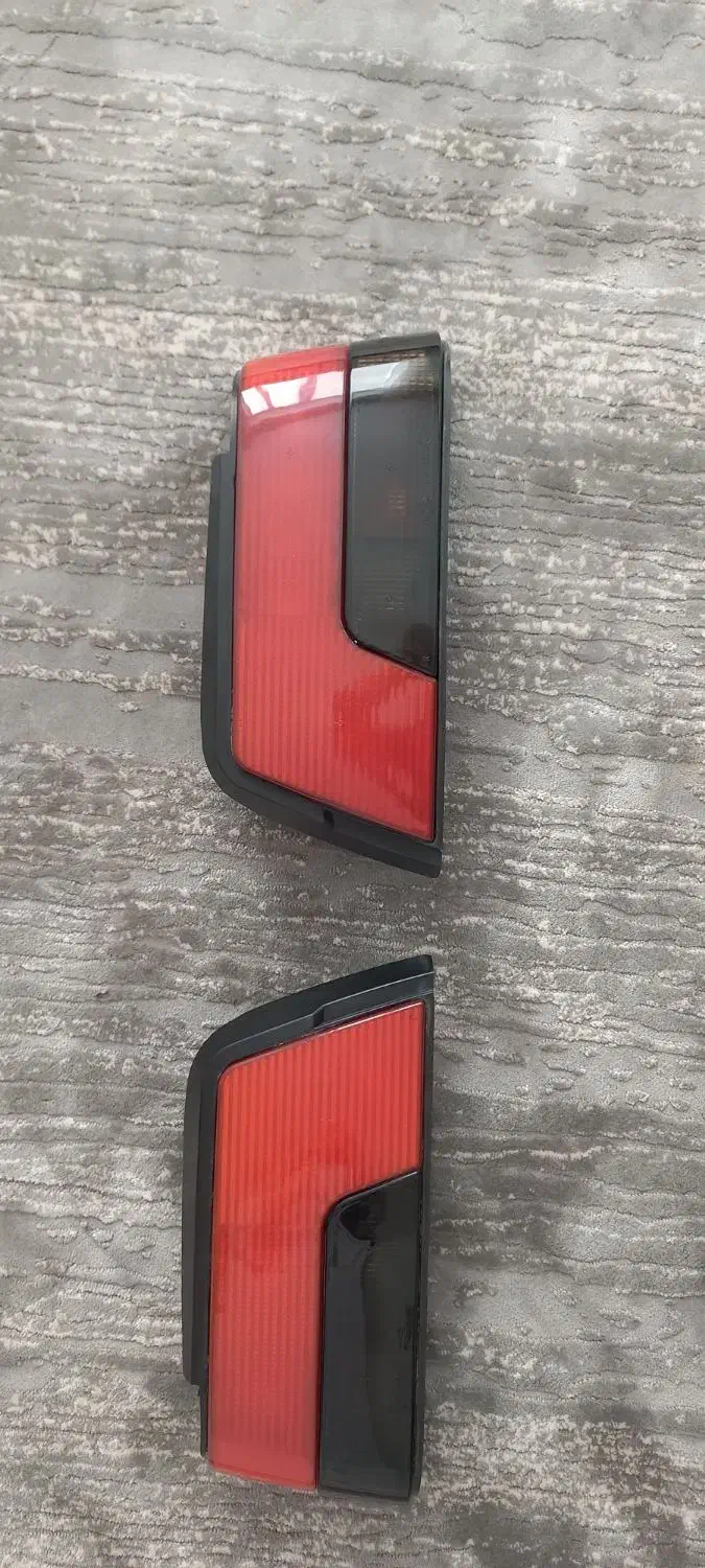 چراغ خطر عقب ۴۰۵ فابریک روی ماشین|قطعات یدکی و لوازم جانبی|سنندج, |دیوار