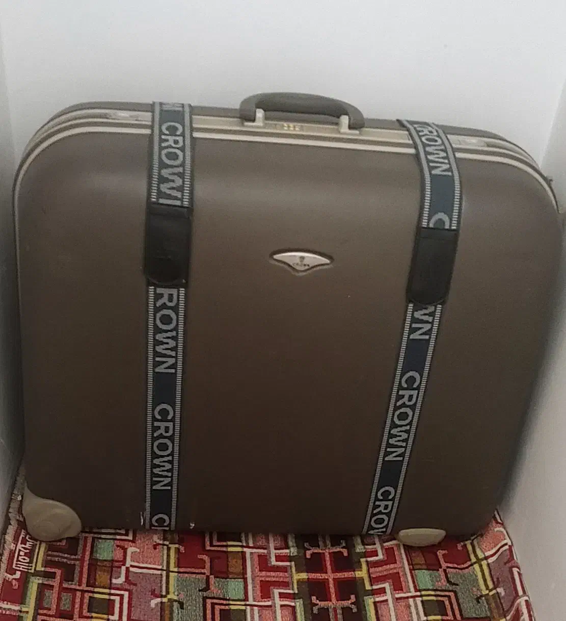 تعدادی وسایل منزل|لوستر و چراغ آویز|خزل, |دیوار