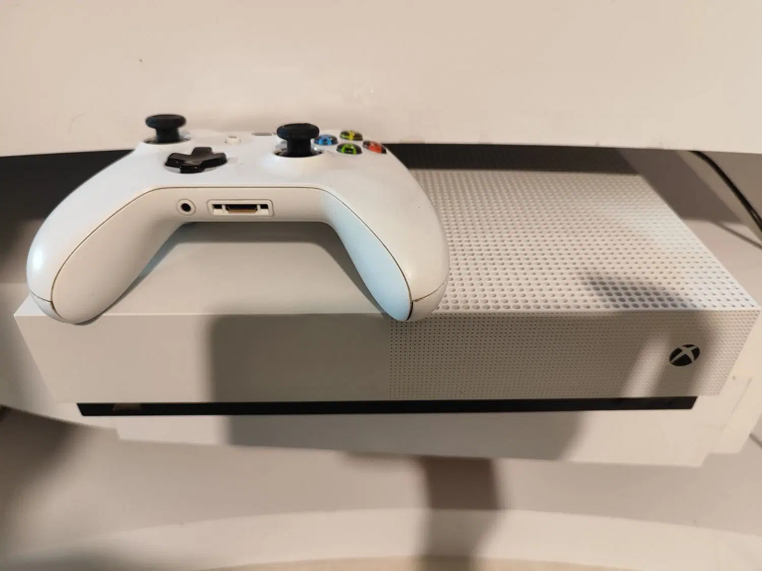 xbox one s|کنسول، بازی ویدئویی و آنلاین|صدرا-فارس, فاز ۱|دیوار