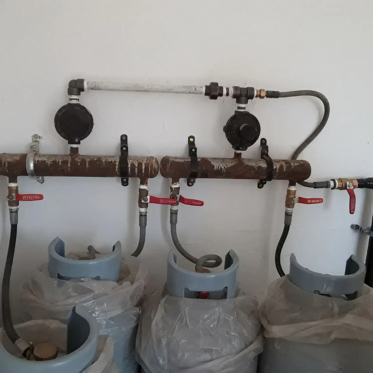 جوشکاری ولوله کشی گاز واب|خدمات پیشه و مهارت|رودهن, |دیوار