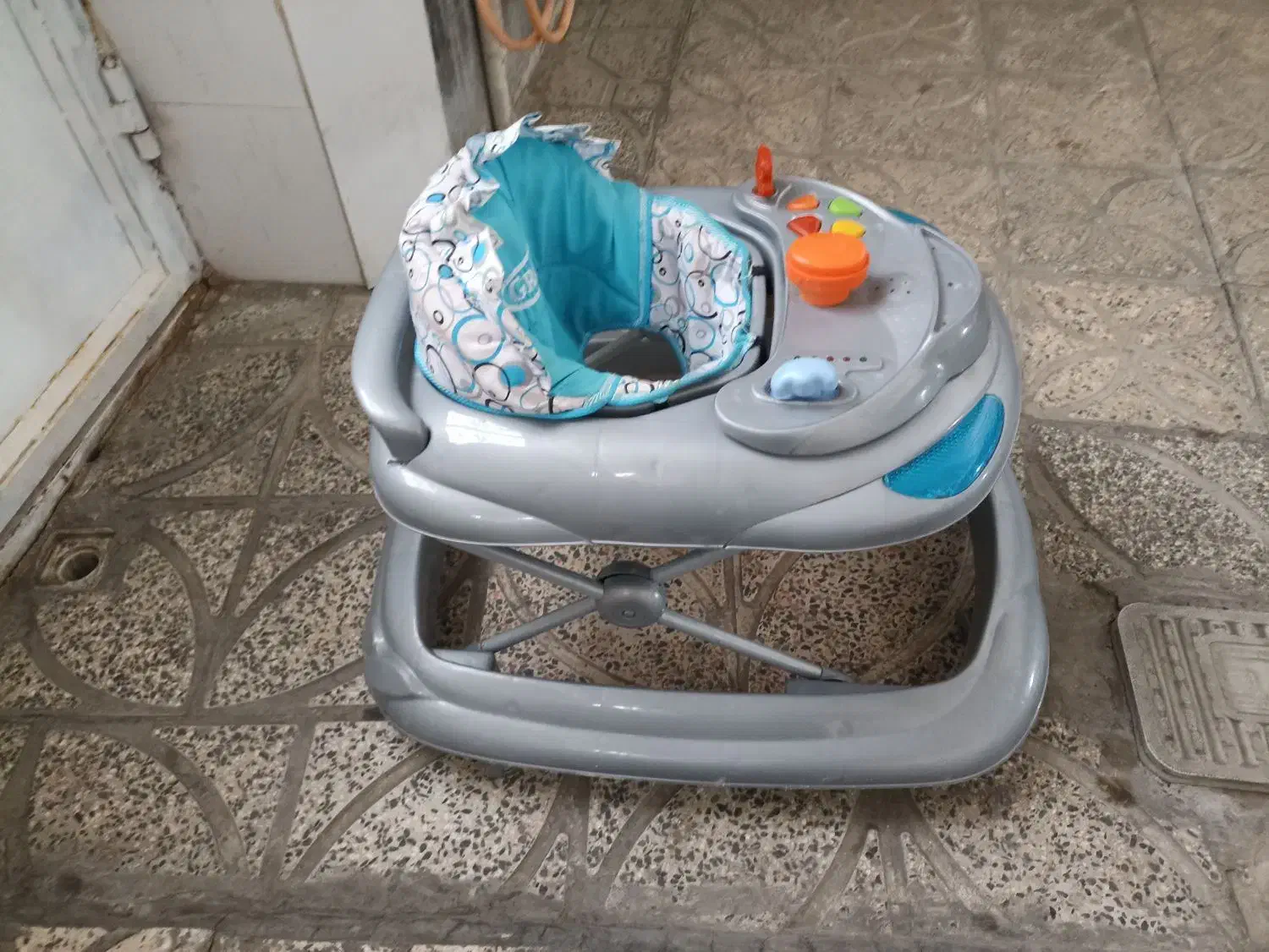 رو‌رو‌رک|کالسکه و لوازم جانبی|ابهر, |دیوار