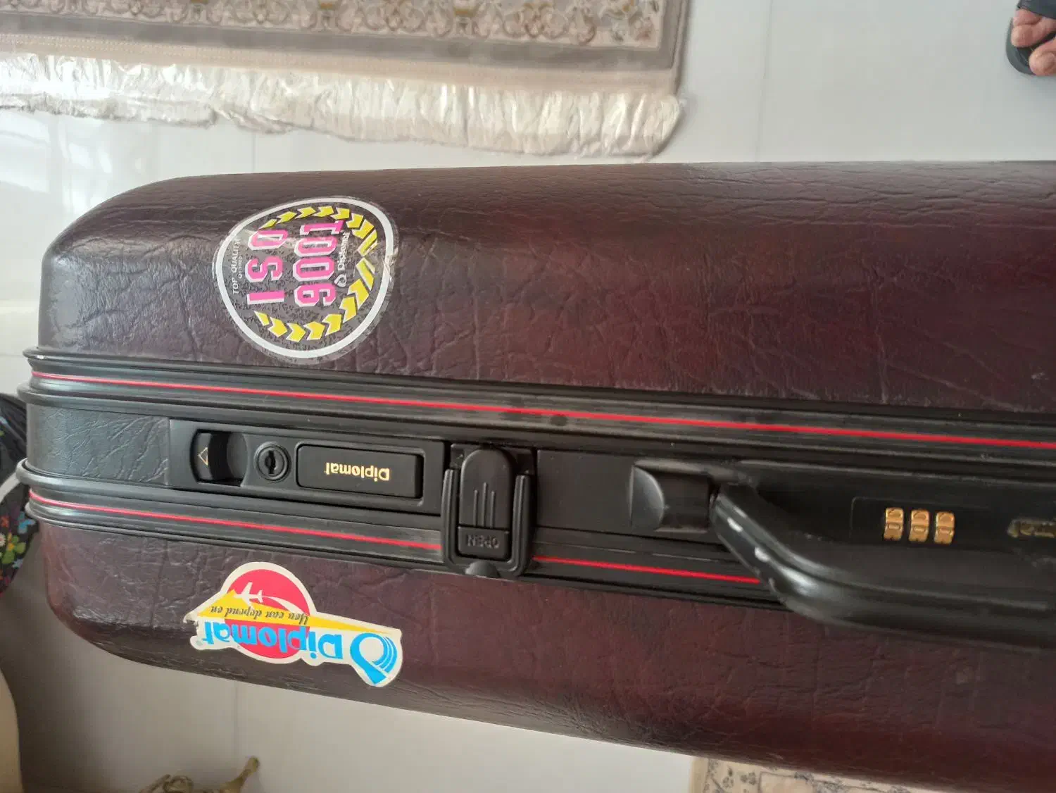 چمدان دیپلمات|کیف، کفش، کمربند|کاشان, بهشتی|دیوار